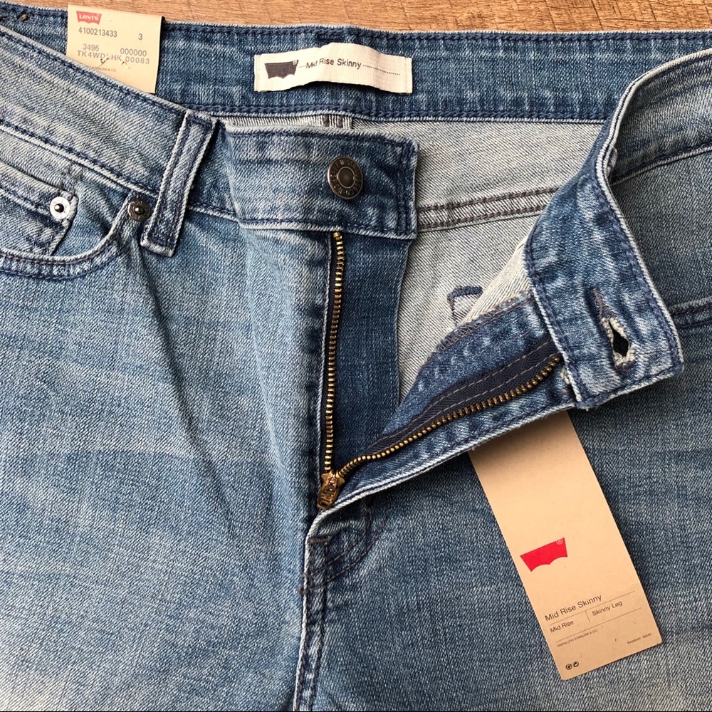 Levi’s Mid Rise Skinny Jeans - Picture 5 of 9